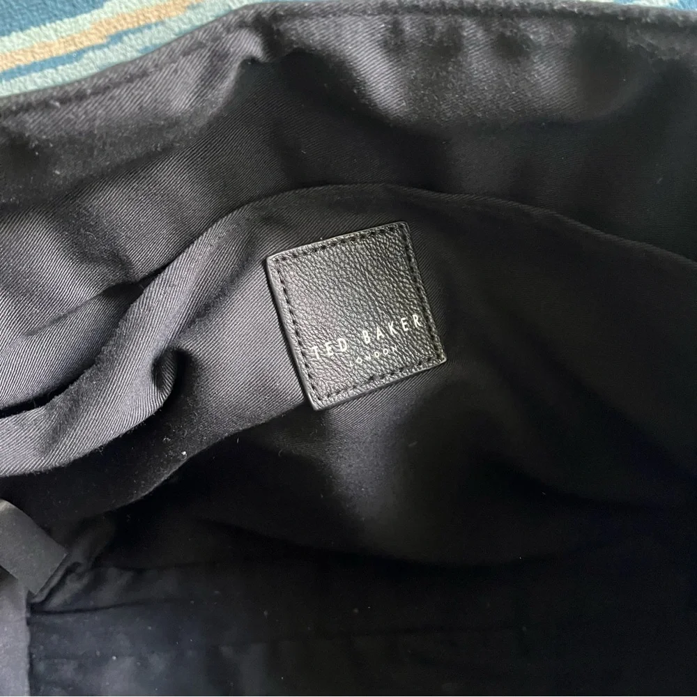 TED BAKER great carry all bag in sleek blue black purple — messenger— tote